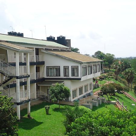 Brisk Hotel Triangle Njeru Ngoại thất bức ảnh