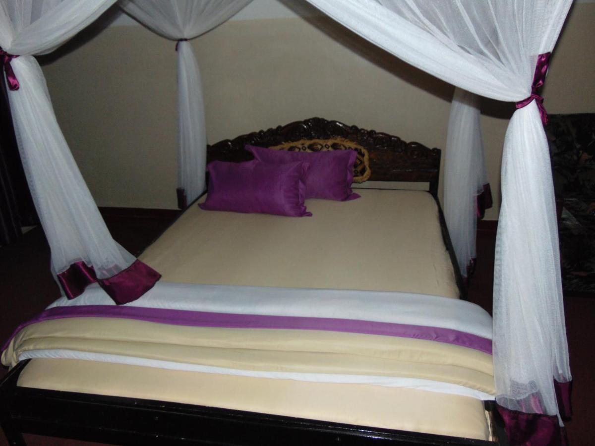 Brisk Hotel Triangle Njeru Ngoại thất bức ảnh