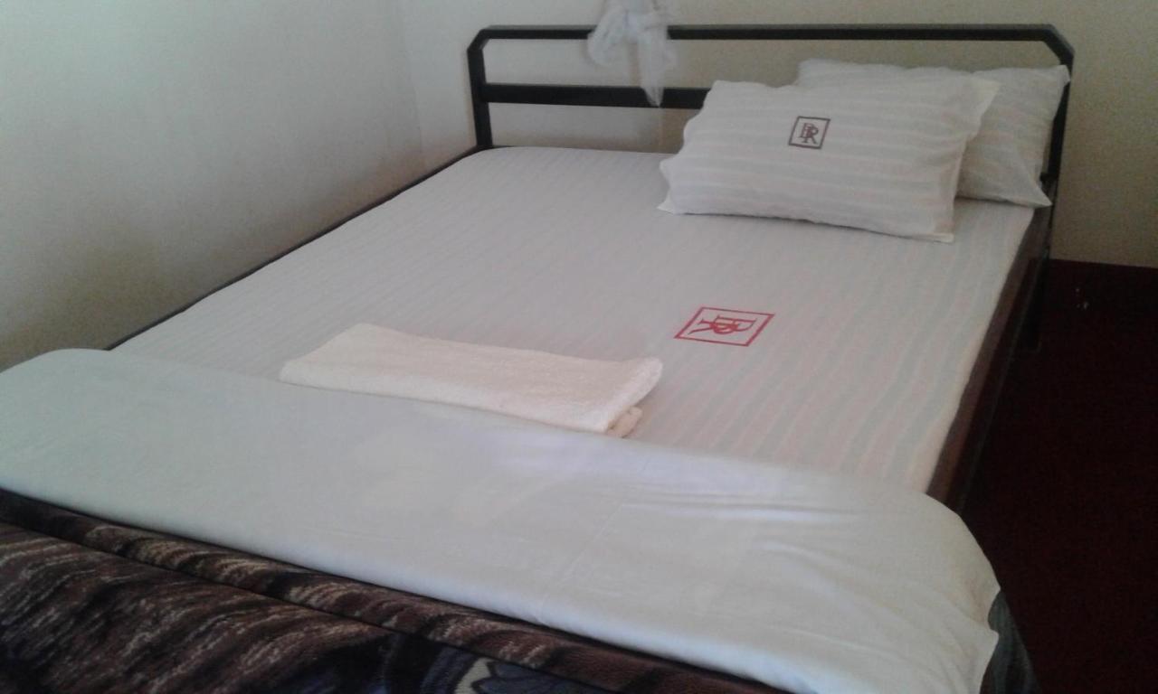 Brisk Hotel Triangle Njeru Ngoại thất bức ảnh