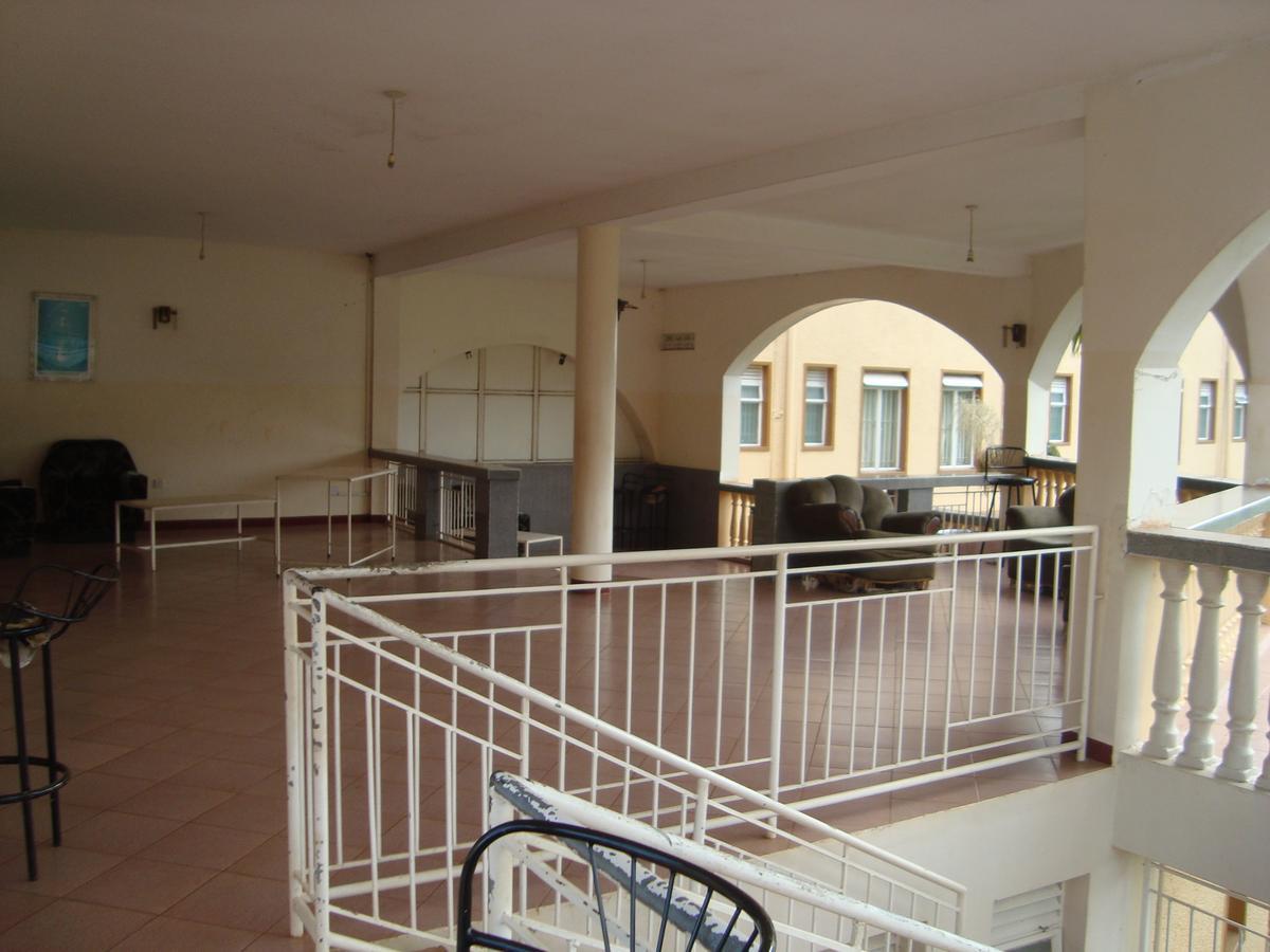 Brisk Hotel Triangle Njeru Ngoại thất bức ảnh
