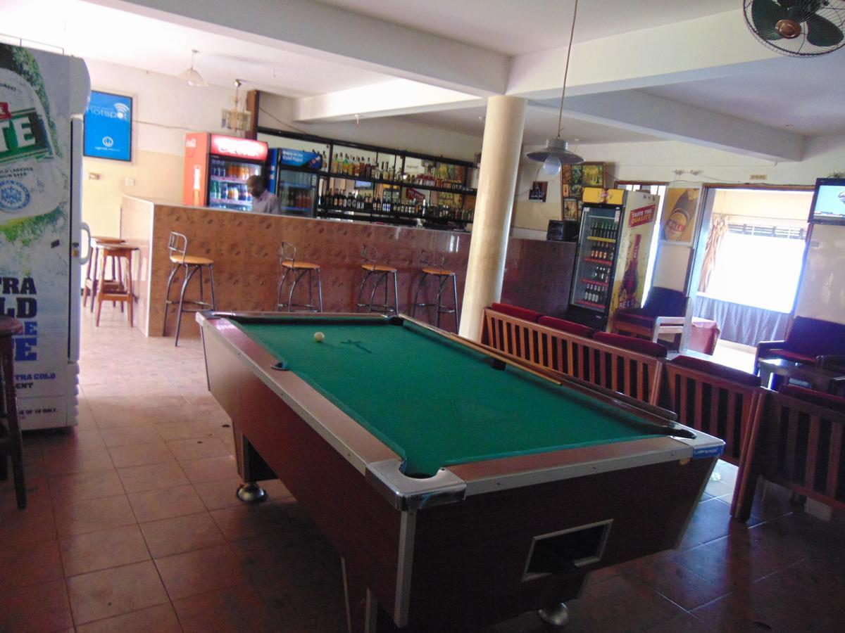 Brisk Hotel Triangle Njeru Ngoại thất bức ảnh