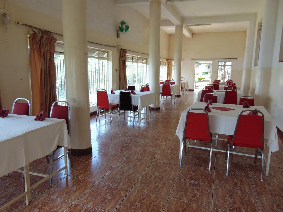 Brisk Hotel Triangle Njeru Ngoại thất bức ảnh