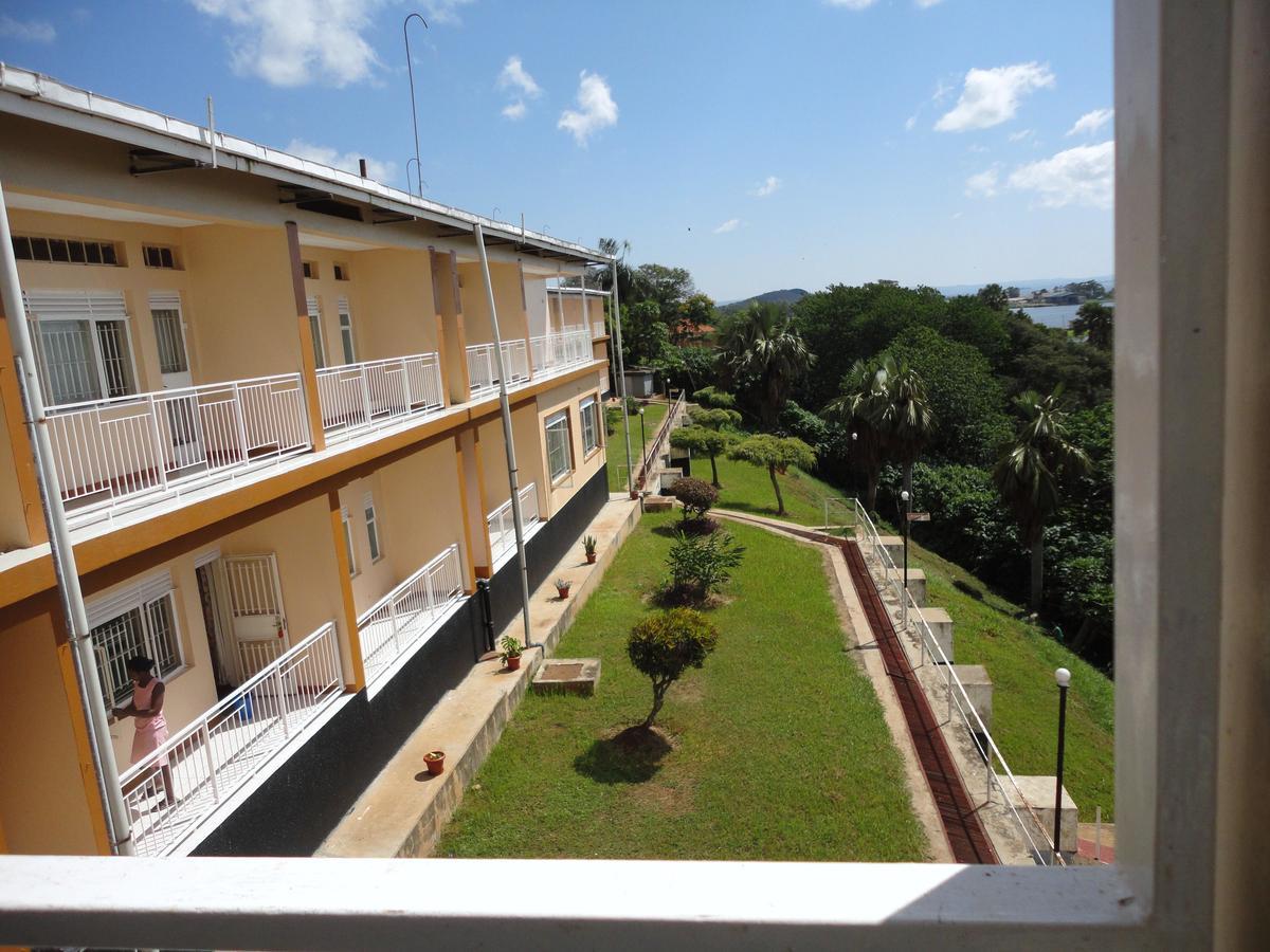 Brisk Hotel Triangle Njeru Ngoại thất bức ảnh