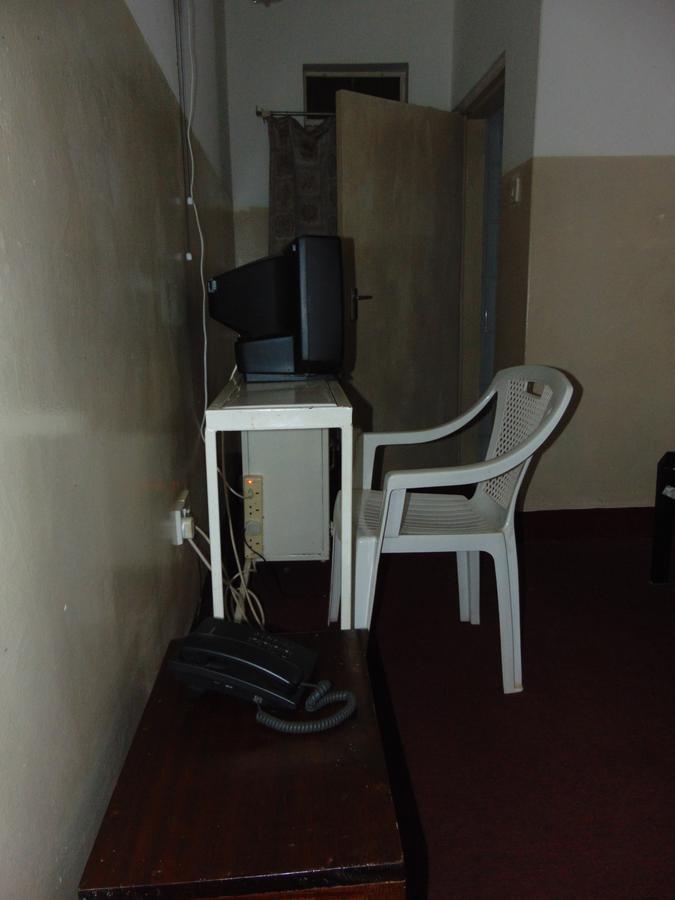 Brisk Hotel Triangle Njeru Ngoại thất bức ảnh