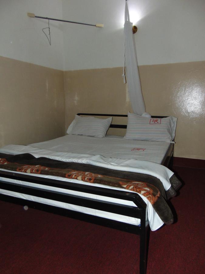 Brisk Hotel Triangle Njeru Ngoại thất bức ảnh