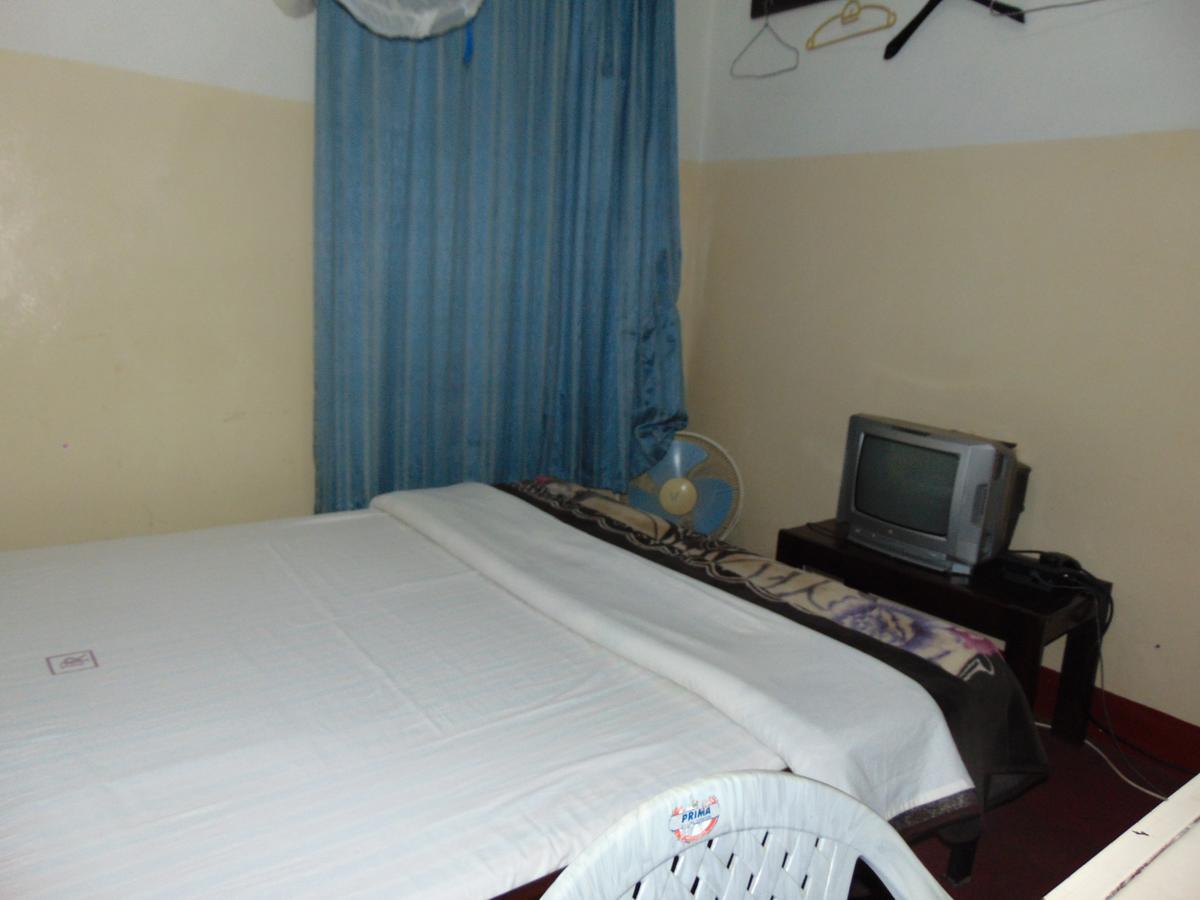 Brisk Hotel Triangle Njeru Ngoại thất bức ảnh