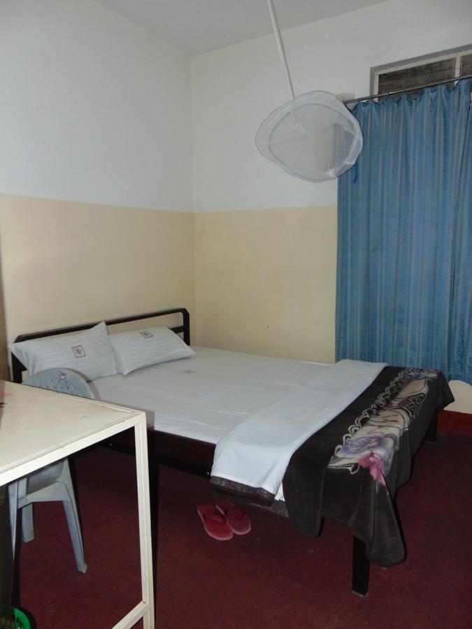 Brisk Hotel Triangle Njeru Ngoại thất bức ảnh