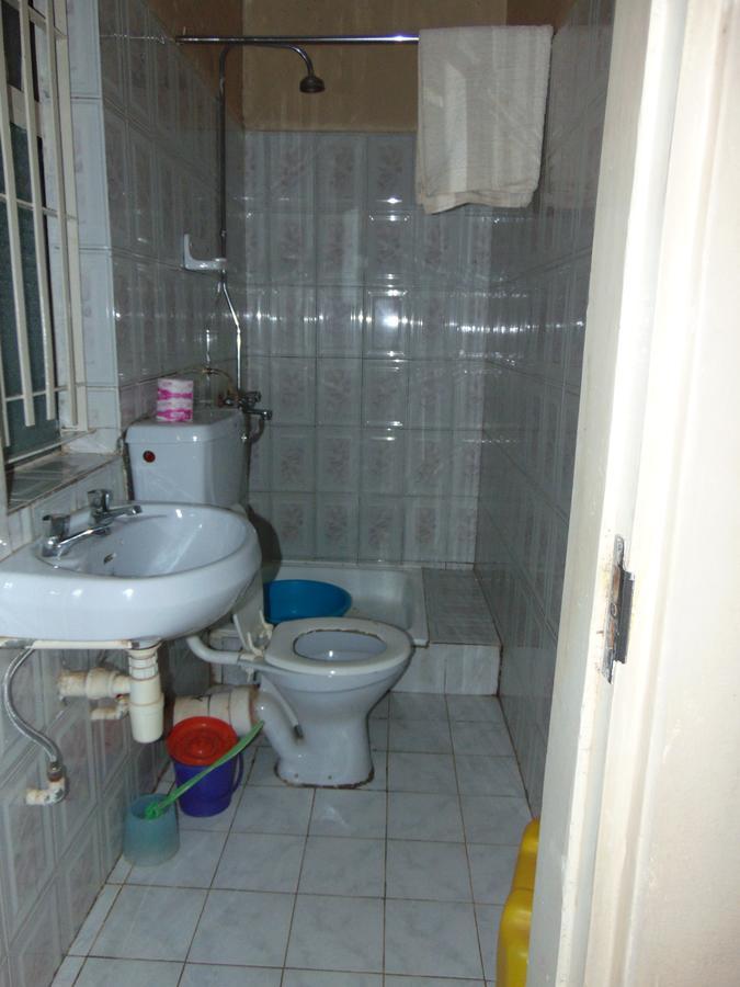 Brisk Hotel Triangle Njeru Ngoại thất bức ảnh