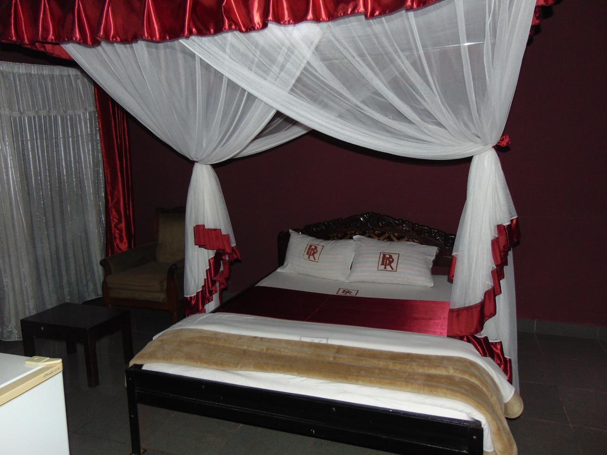 Brisk Hotel Triangle Njeru Ngoại thất bức ảnh