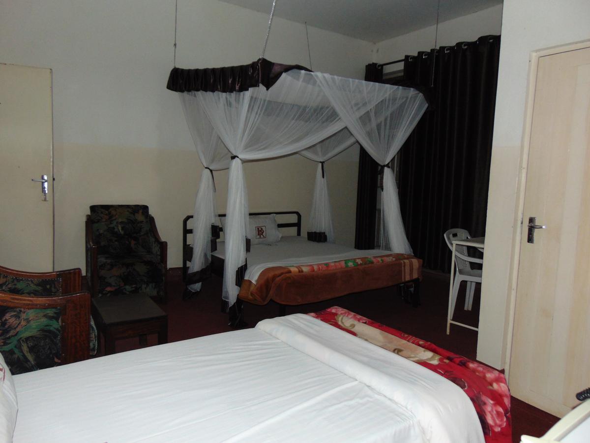 Brisk Hotel Triangle Njeru Ngoại thất bức ảnh