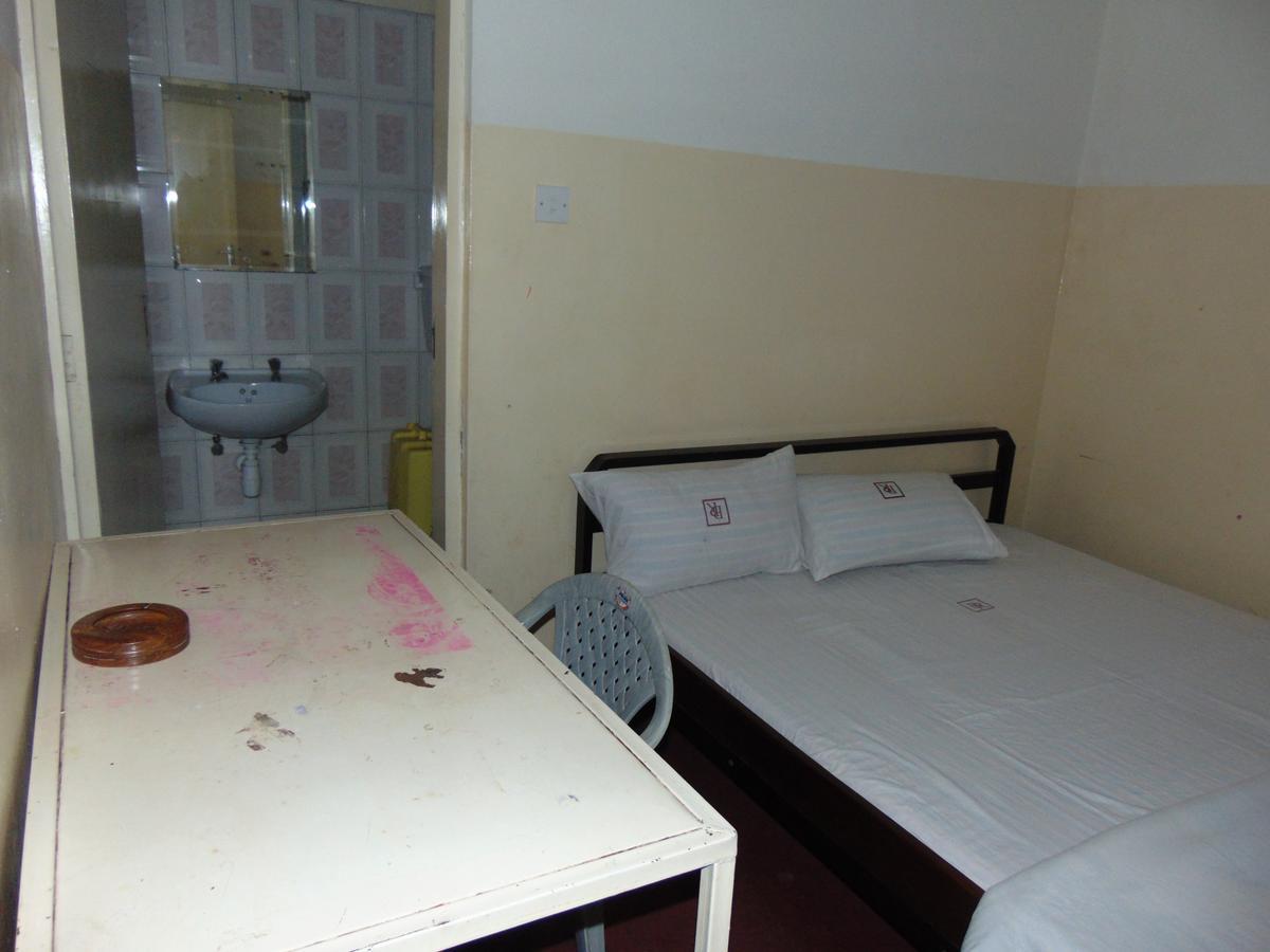 Brisk Hotel Triangle Njeru Ngoại thất bức ảnh