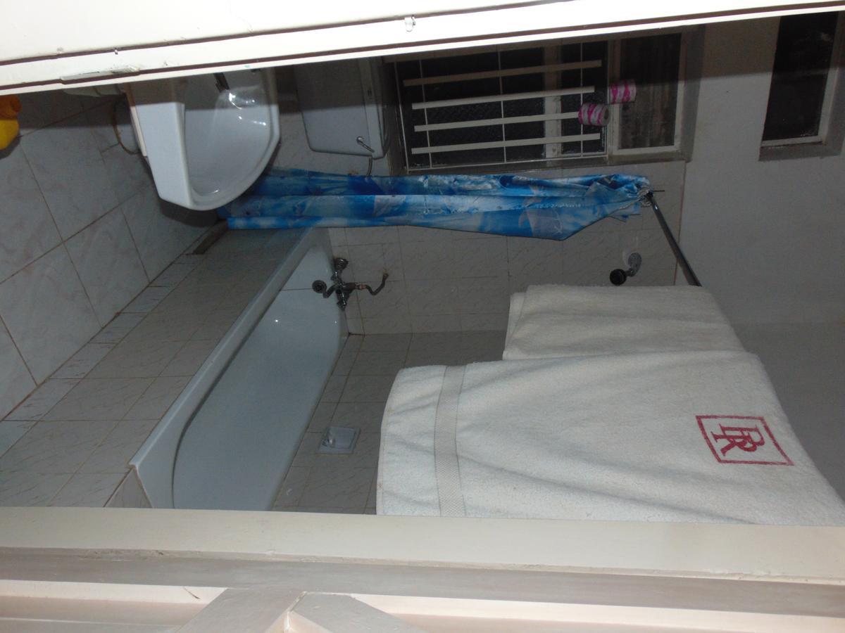 Brisk Hotel Triangle Njeru Ngoại thất bức ảnh