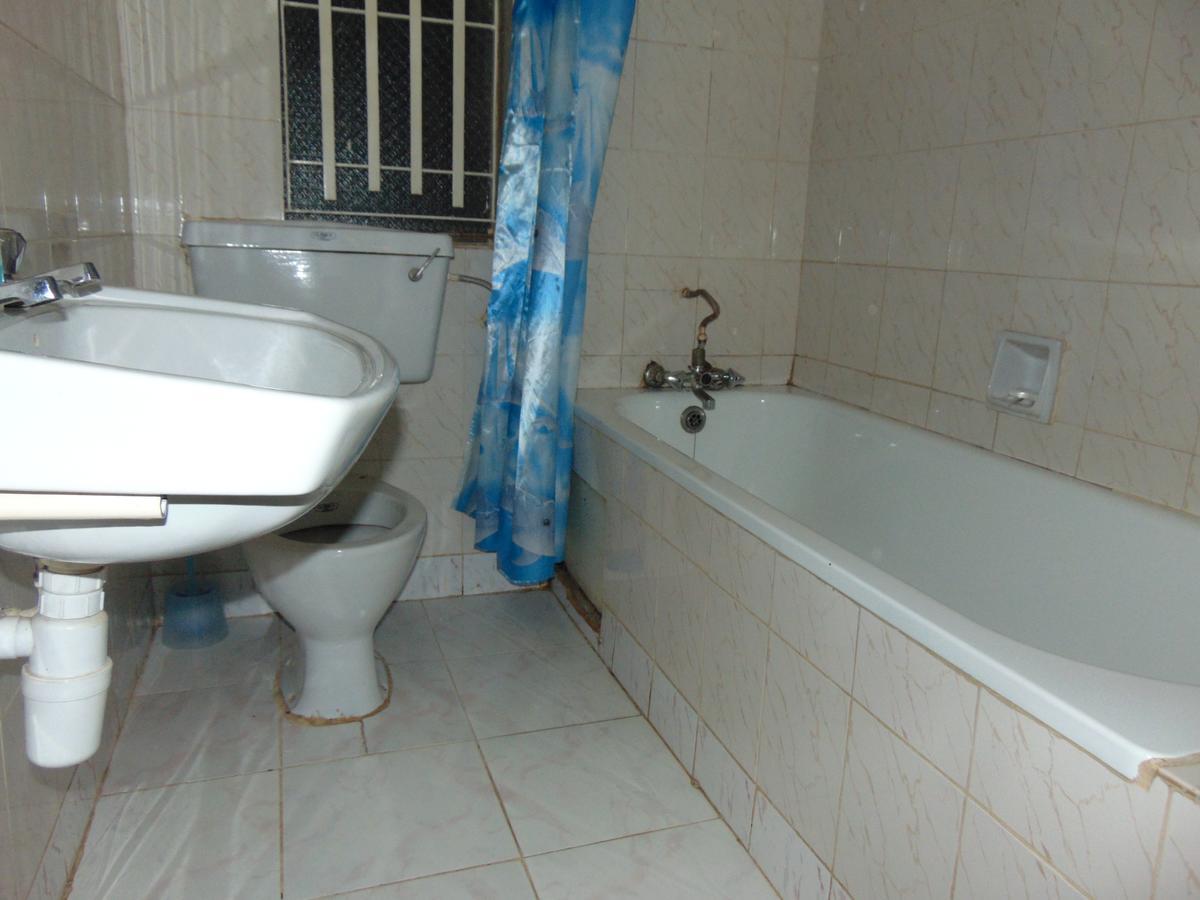 Brisk Hotel Triangle Njeru Ngoại thất bức ảnh