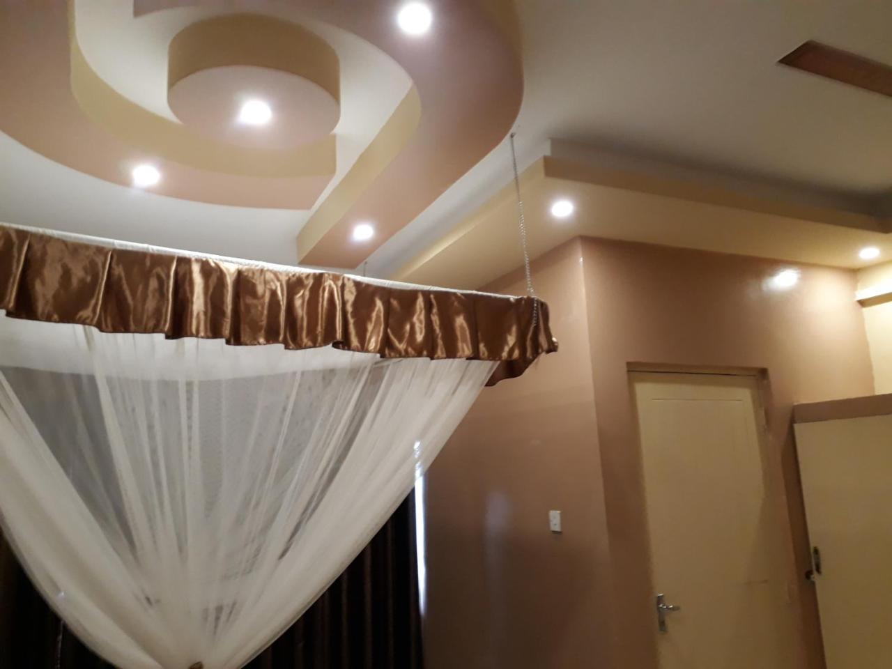 Brisk Hotel Triangle Njeru Ngoại thất bức ảnh