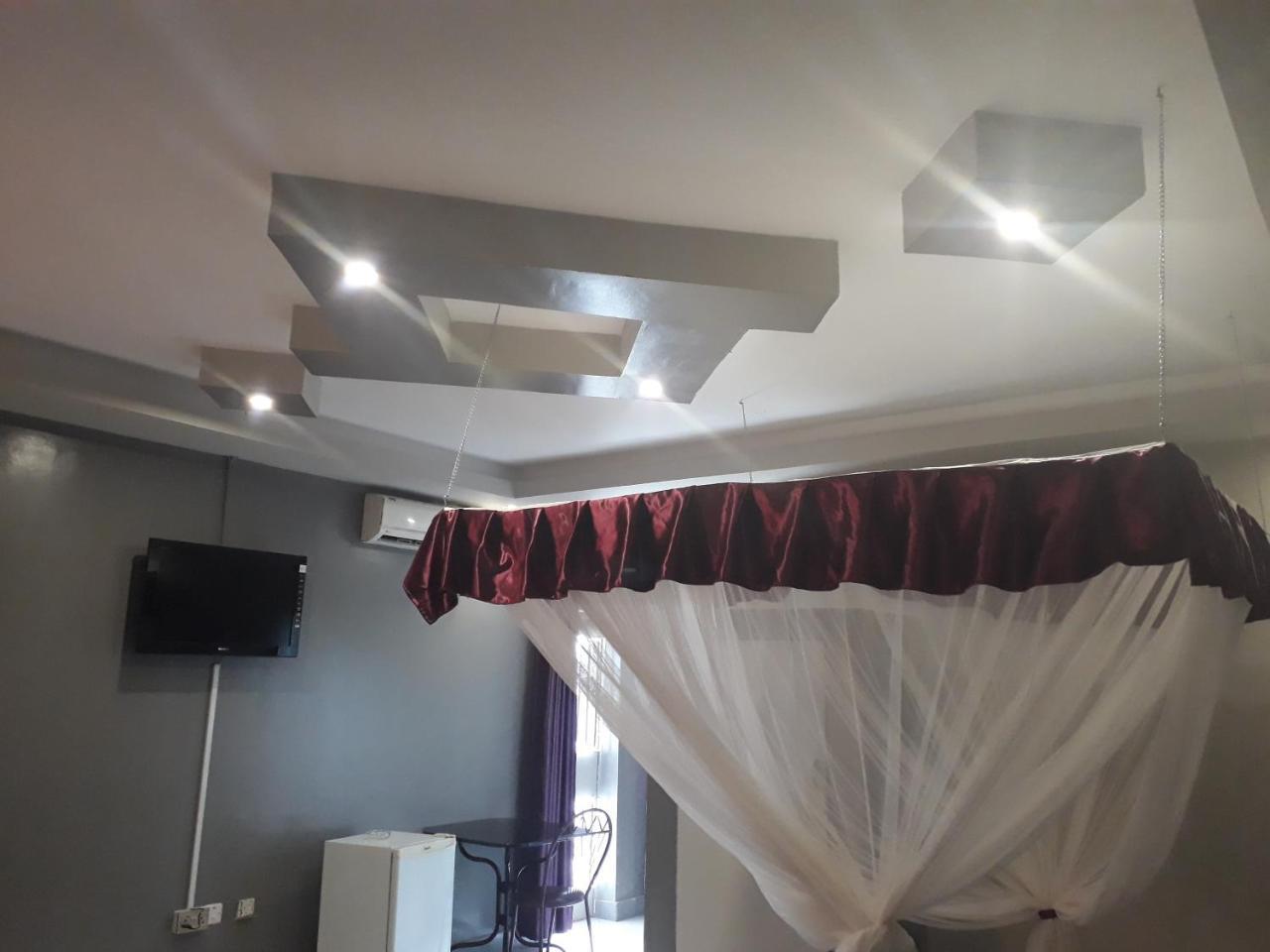 Brisk Hotel Triangle Njeru Ngoại thất bức ảnh